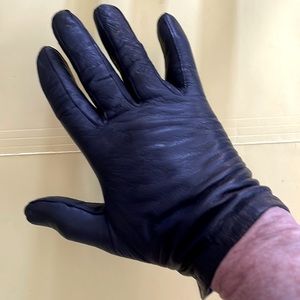 Black MADOVA gloves